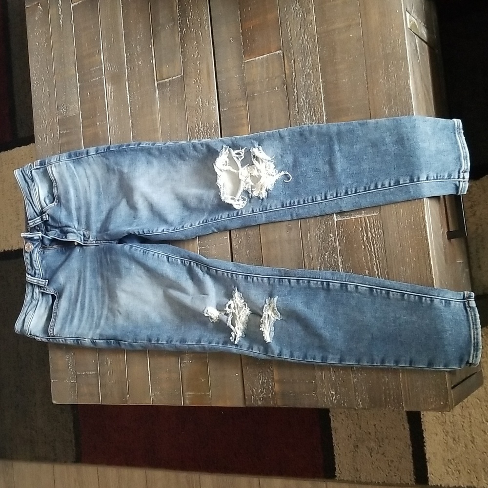 AMERICAN EAGLE JEANS